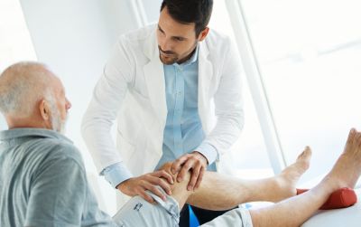 treppenlift bei arthrose - Schmerzhaftes Treppensteigen: Warum Knieschmerzen bei Arthrose doppelt weh tun.