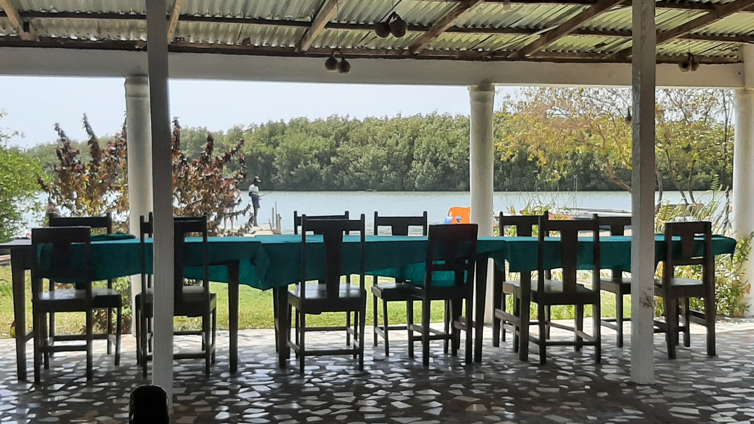 StalaRestaurantRiver scaled - THE GAMBIA: IN THE RIVER DELTA OF THE IDYLLIC ALLAHEIN-RIVER AND DIRECTLY ON THE ATLANTIC: THE STALA ADVENTURE LODGE BECKONS WITH 'PETS ❤️-WELCOME'